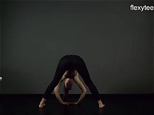 FlexyTeens - Zina showcases flexible nude bod