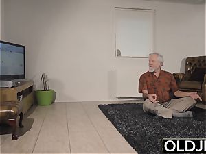 teenage Interrupts grandpa from Yoga And deep-throats his fuck-stick